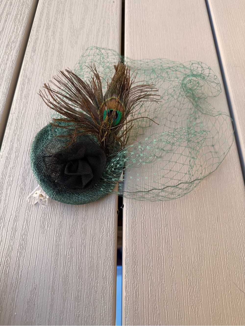 Green Fascinator Hat Peacock Feather Birdcage Veil Hair Clip One Size